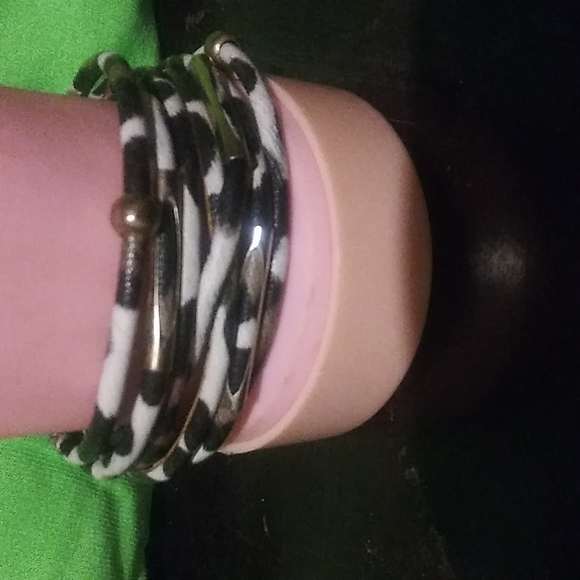 ACCESSORIES/BRACELET MAGNETIC - Picture 2 of 3